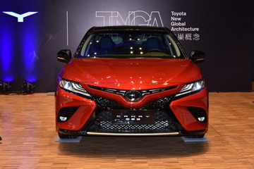 全新第八代凯美瑞